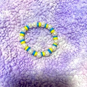 Blue and yellow and white beads meet at home